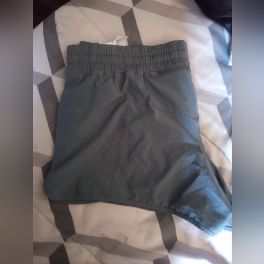 Patagonia Women's Nine Trails Shorts - 4"  color Plume Grey. - Picture 7 of 10